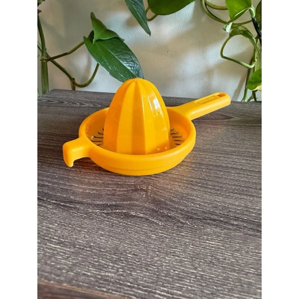 GoodCook Handheld Citrus Juicer – Yellow